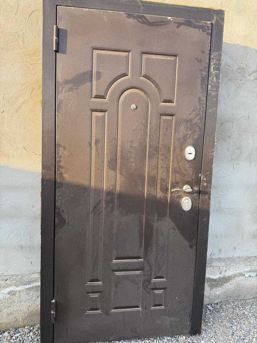 Дверь вховходная