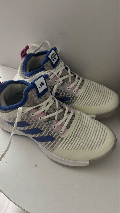 Кроссовки для волейбола,adidas