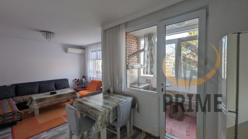 Дава се под наем Тристаен апартамент в Бургас, Център - 92 кв.м за 561 € - Снимка #2