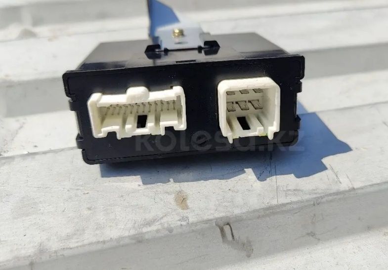 Блок центр замка Мазда 6 Mazda