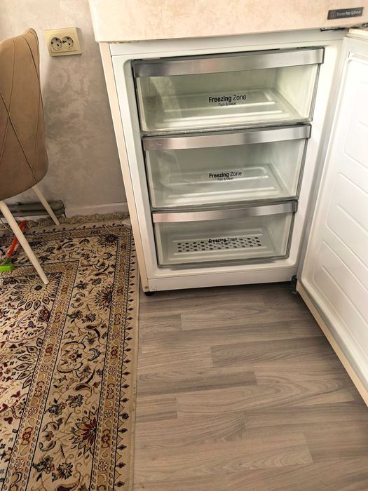 Продаю Холодильник LG