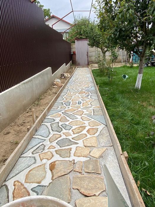 Piatra naturala de munte ideală pentru pavarea curții dvs