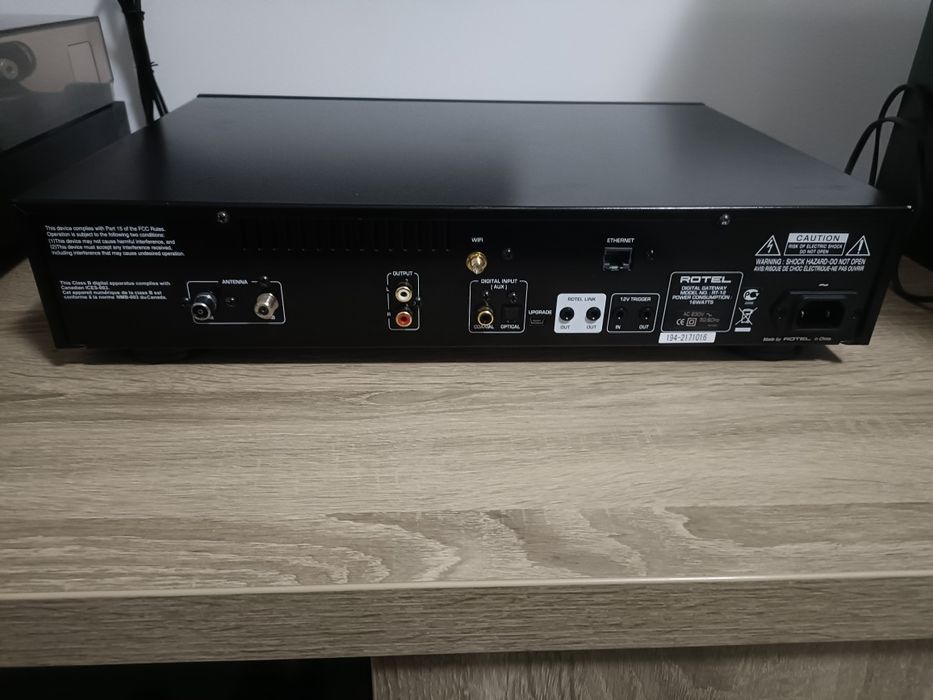 Rotel RT 12, DAC audio, tuner FM, DAB și internet radio