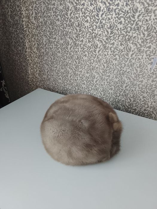 Берет норковый красивый