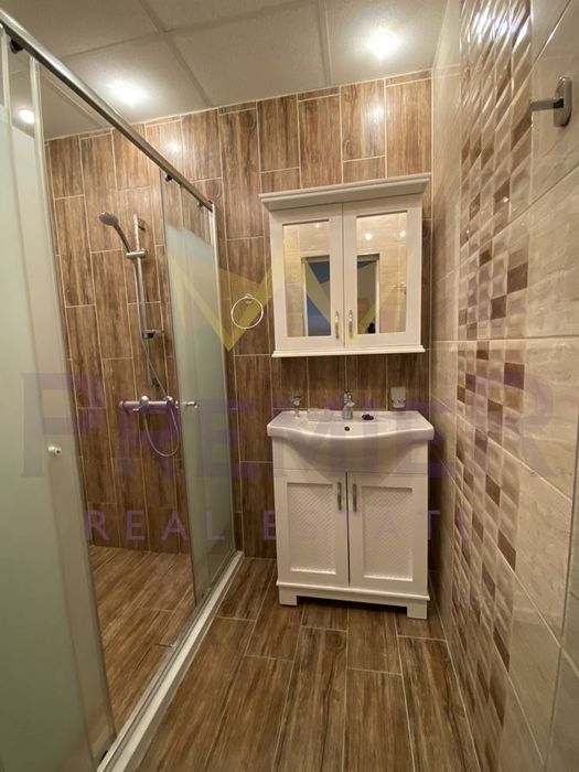 Тристаен апартамент,  Колхозен пазар