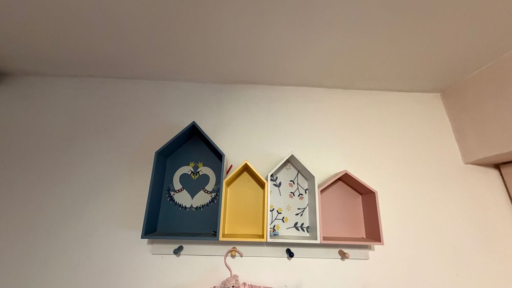 Детска етажерка/закачалка