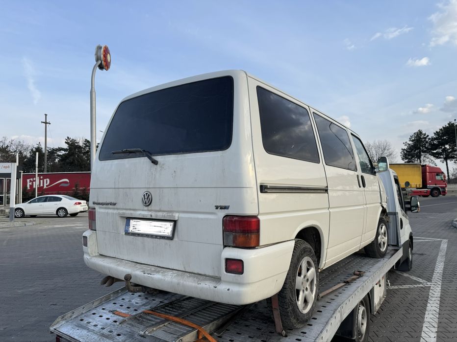 VW Transporter an 2000 Avariat