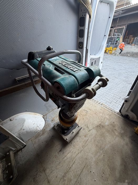 Vând două maiuri compactoare de la total