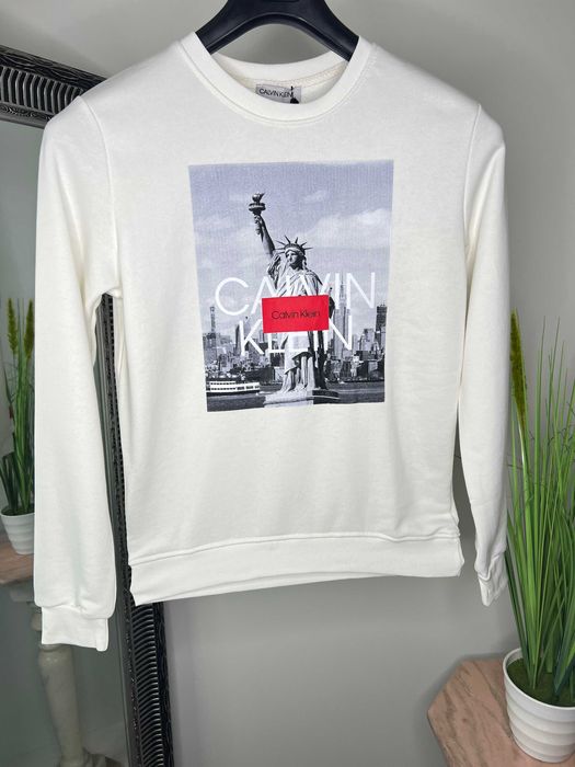 Bluza Calvin Klein alba cu imprimeu statuia libertatii
