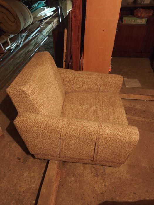 Продавам два броя Фотьойли.