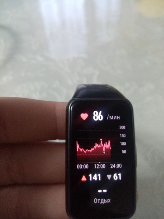 Продам Hwauei band 6