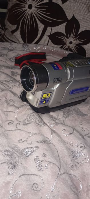 Продам видео камеру JVS