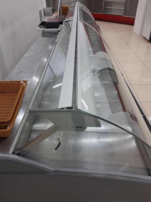 Витриный холодильник