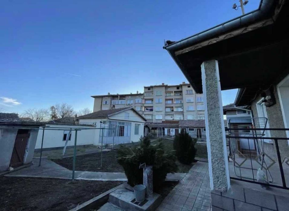 Къща в Полски Тръмбеш