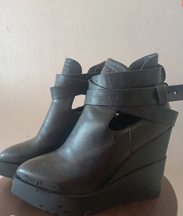 Обувь женская модная