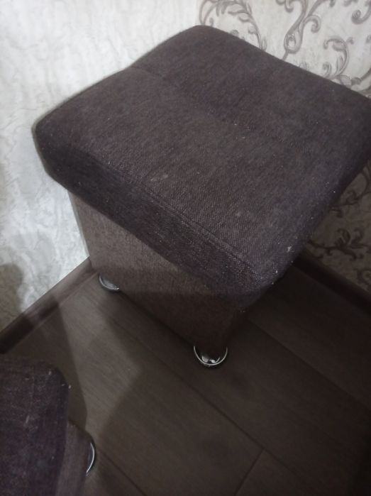 Кухонный уголок и два пуфика