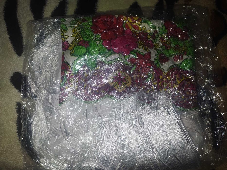 Платок красивый новый