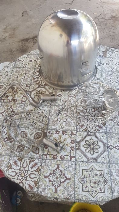 Миксер 30 л в хорошем состоянии  новый телефон  цена договорная.