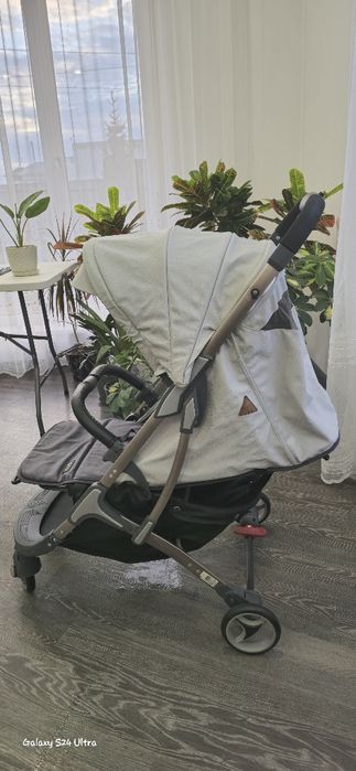 Продам прогулочную коляску Hot mom