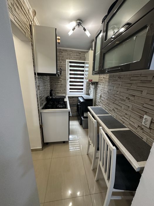 Inchiriez apartament 3 camere