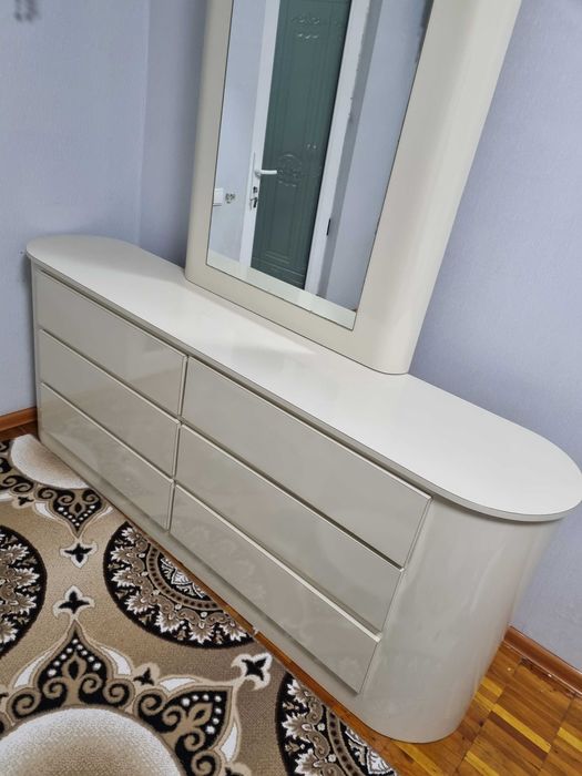 Tryumo sotiladi Трюмо