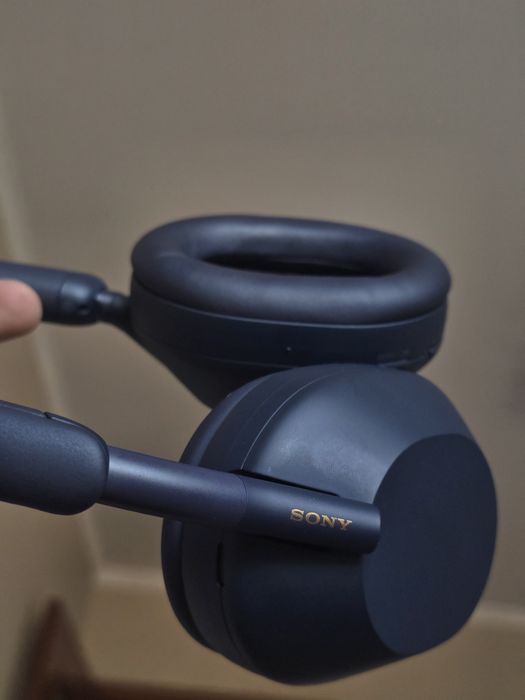 Sony WH1000 XM5 blue