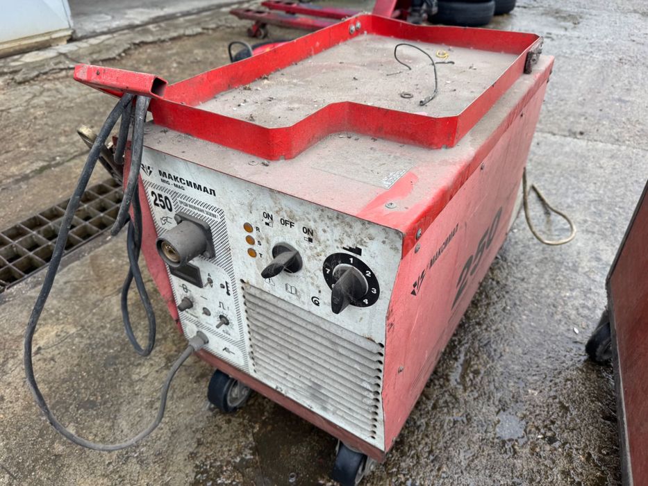 Трифазен заваръчен полуавтомат Максимал 250 МИГ/МАГ
