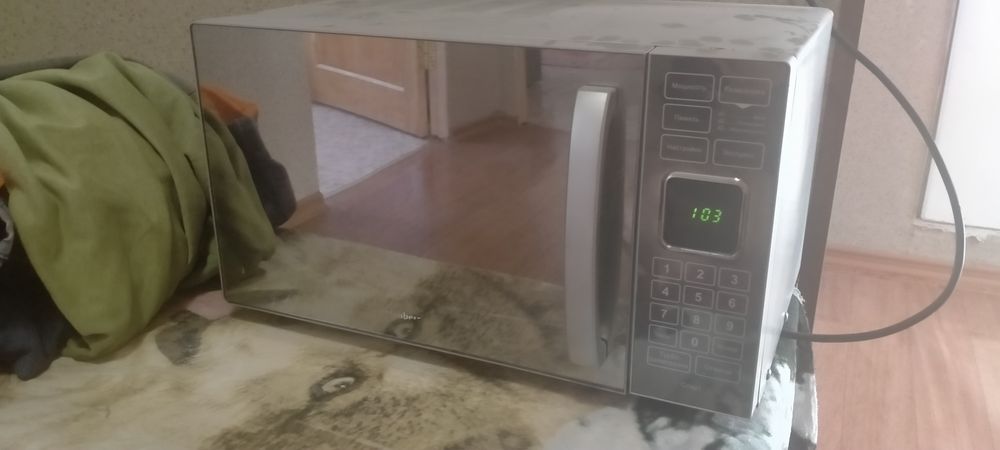 Микроволновая печь Elenberg.