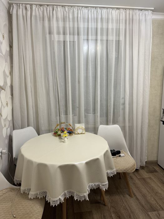 Продается кухонный стол со стульями