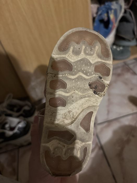 Sandale roz cu fluture fete