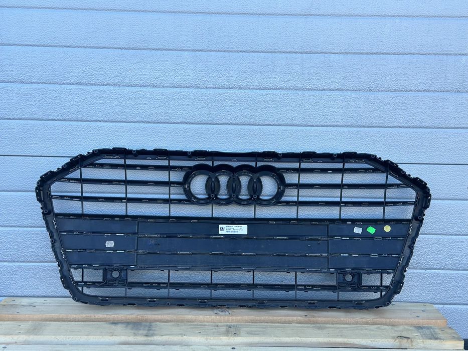 Решетка AUDI A6 C8 S Line 4K0853651B