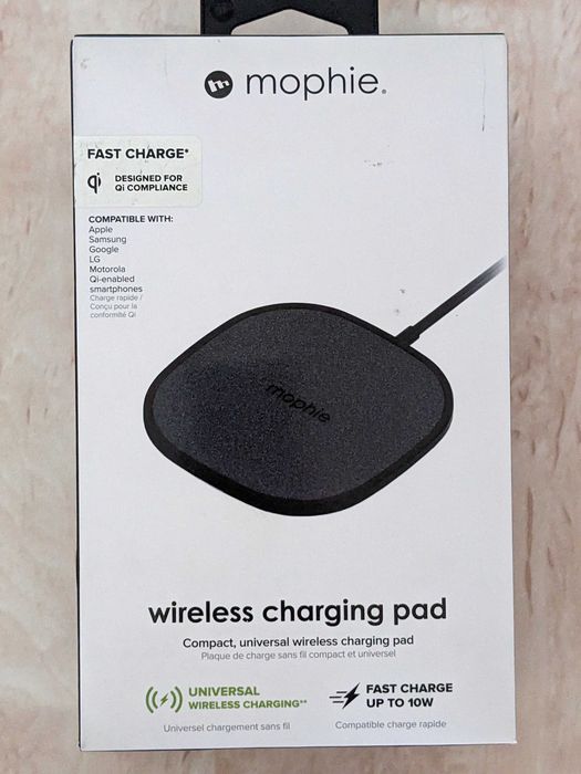 Продаётся беспроводная зарядка Mophie.