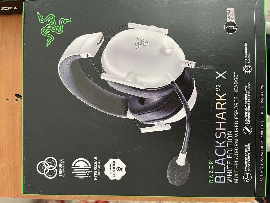 Нашуышники razer shark V2 X