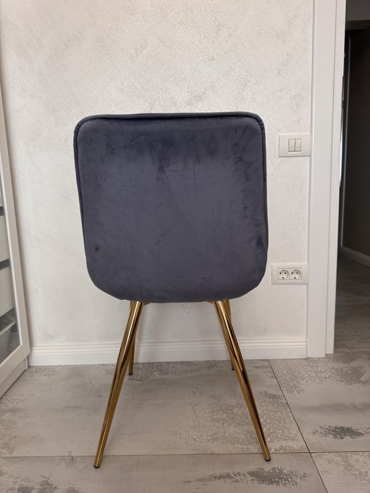 Set 4 scaune tapițeri gri cu picioare aurii