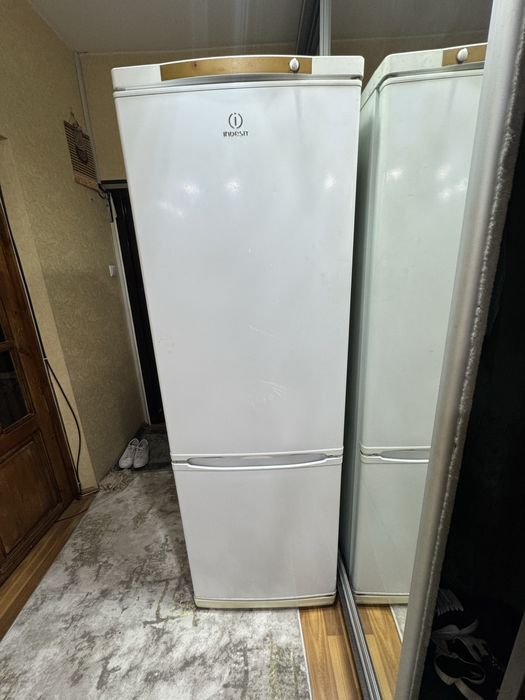 Indesit холодильник