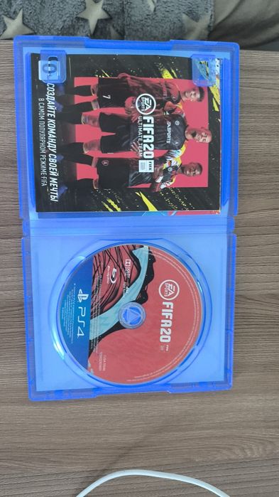 Диск FIFA 20 для PS4 (б/у) в отличном состоянии