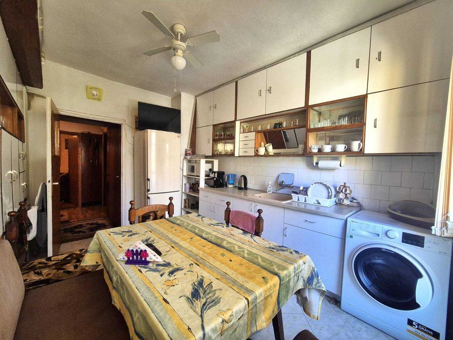 Апартамент в центъра на гр. Левски, с гараж .