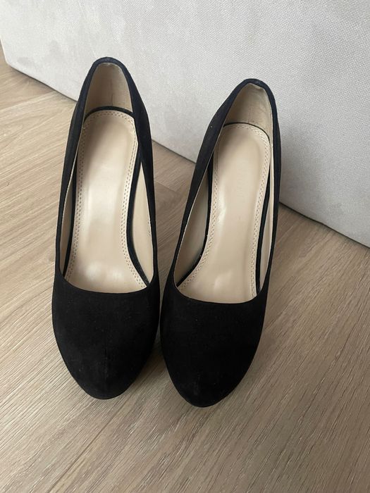 Черни обувки на ток