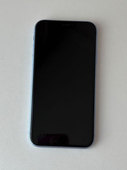 iPhone 11 (64 ГБ) и iPhone XR (64 ГБ)