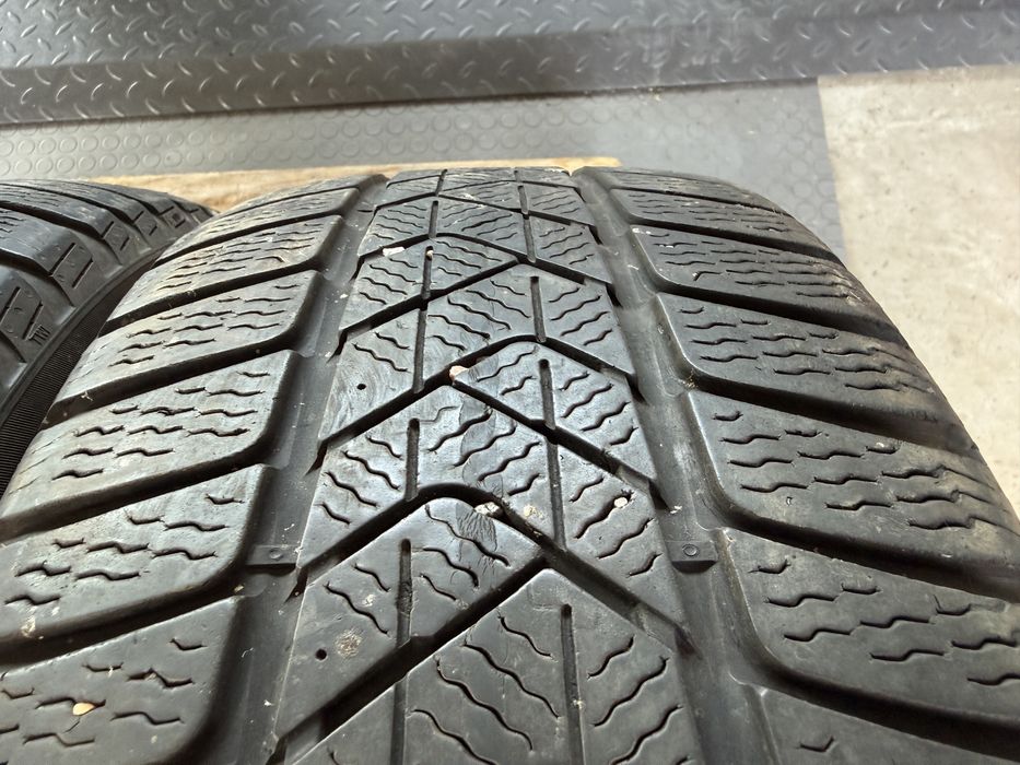4бр. Зимни Гуми С Борд 215/55R/17 -PIRELLI- DOT:4220- 5.9мм.