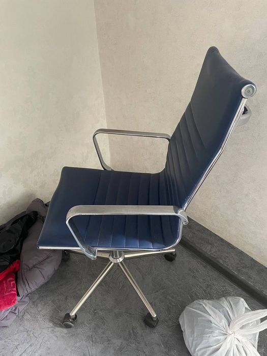 kreslo sotiladi yaxshi xolatda