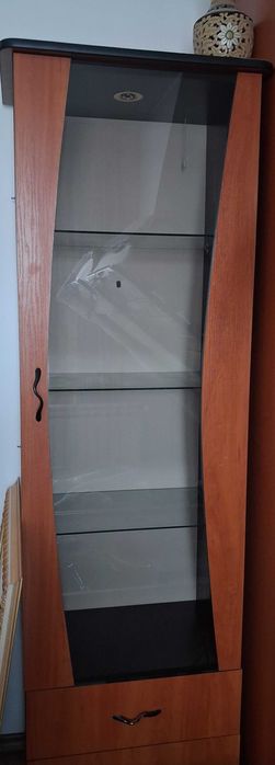 Гардероб, холна секция, маса