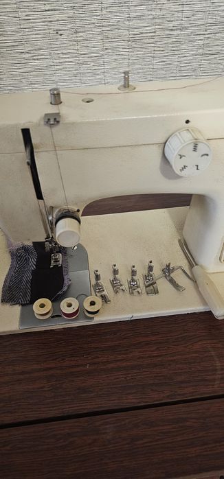 Швейная машинка, чайка 142м.