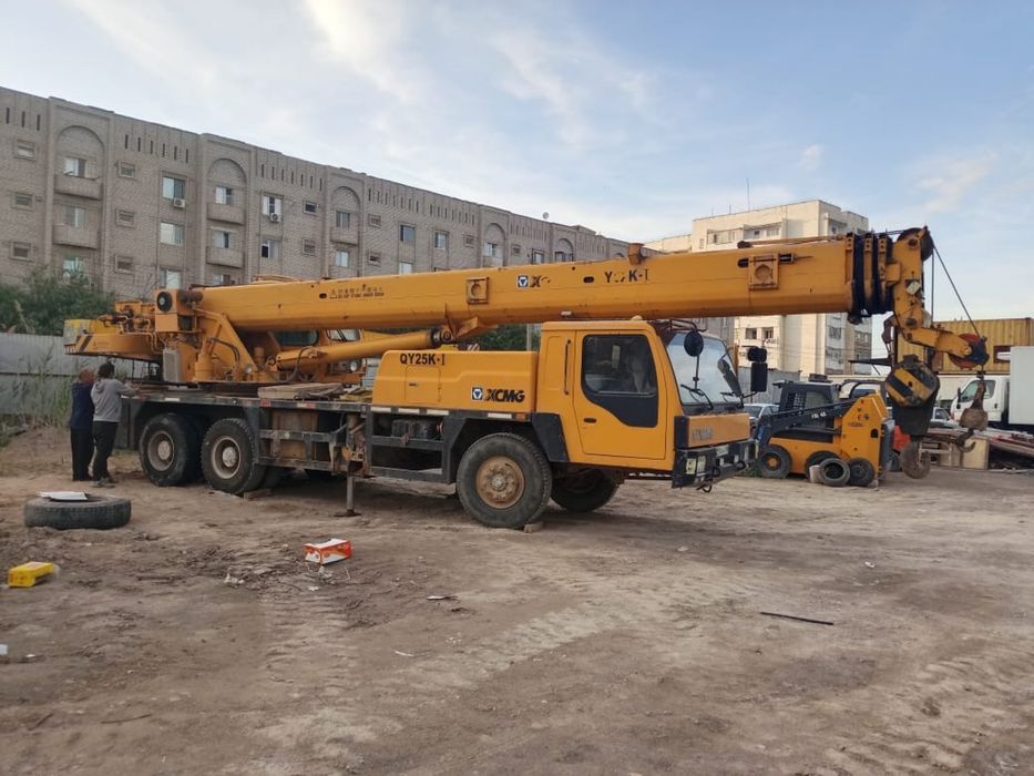 Авто кран xcmg 25