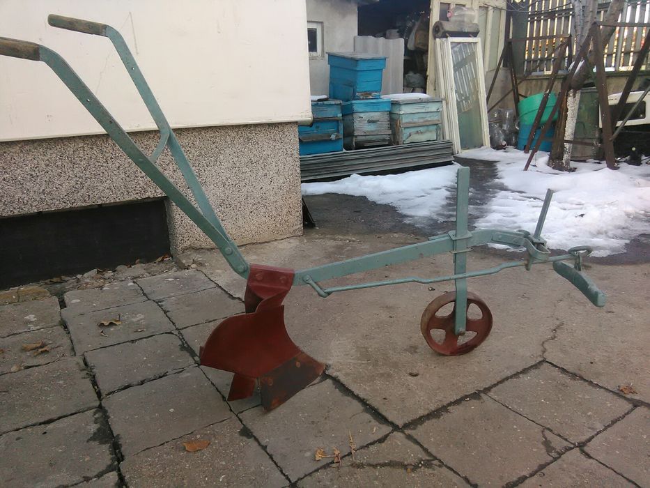 Плуг за кон,магаре