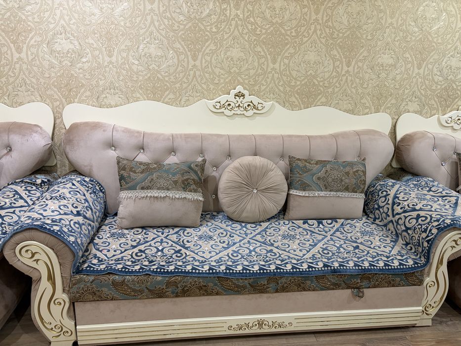 Продаётся диван с 2 креслами