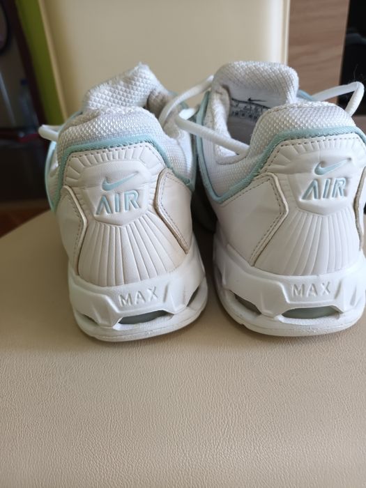 Adidași nike nr 40,5 în stare impecabilă preț 90 lei .comanda pe olx ieftin și sigur în jur de10  lei
