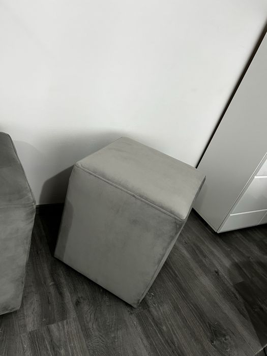 Vand 2 tabureti noi catifea