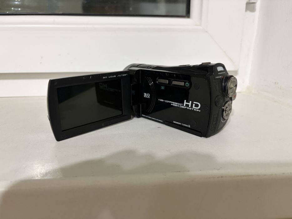 Продается видеокамера HandyCam Sony HD defention