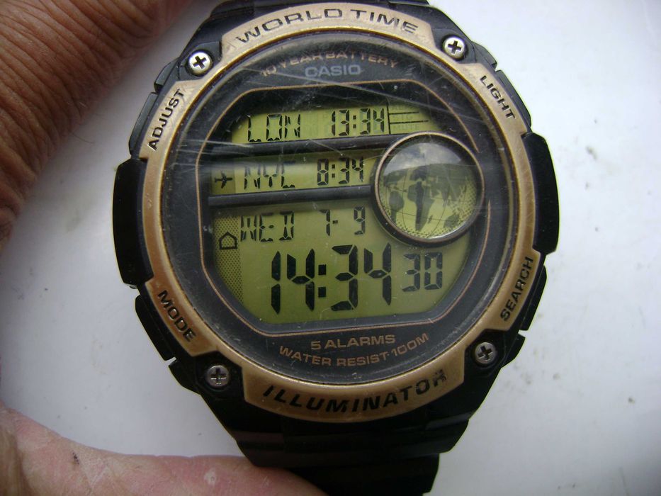 Продавам 5 броя кварцови часовника Jaques Lemans,Quasatron,Casio